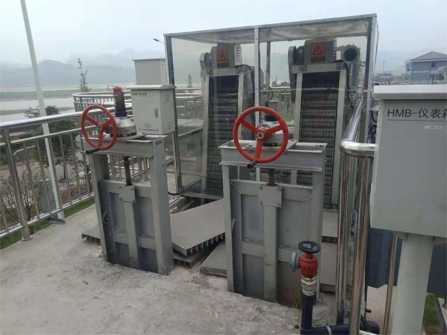 ?山東地衛(wèi)環(huán)?？萍加邢薰敬蛟旄咝Щ剞D(zhuǎn)式格柵除污機(jī)